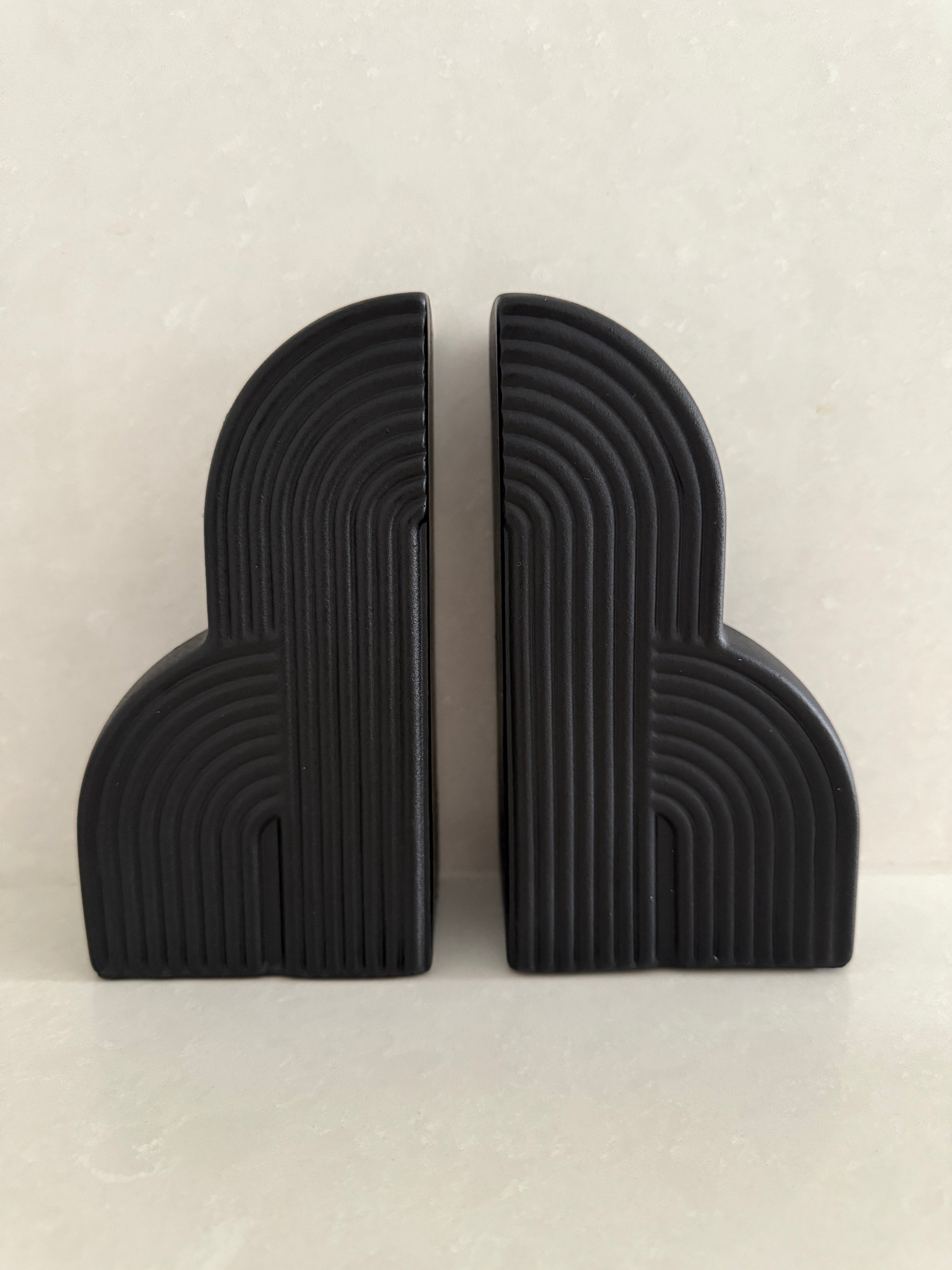 Black Ribbed Book Ends